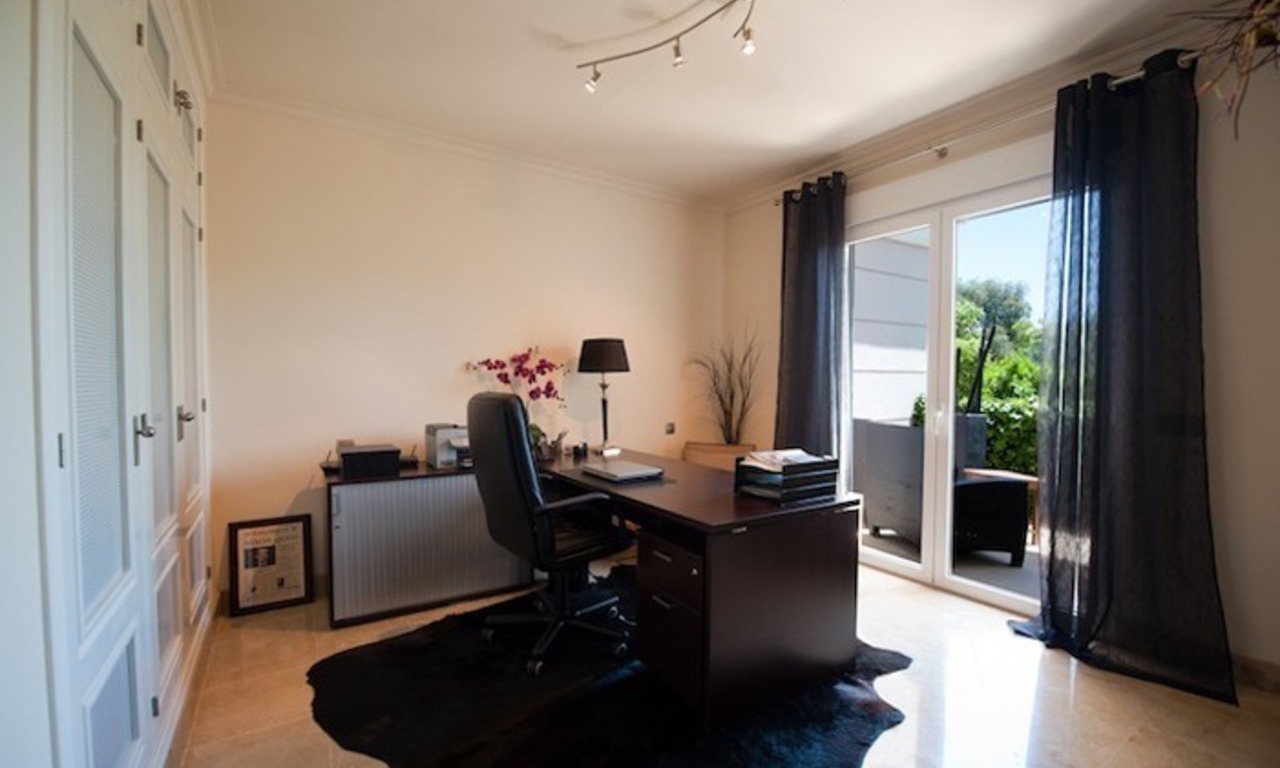 Amplio apartamento de lujo a la venta en campo de golf en la zona de Marbella - Benahavis - Estepona 18