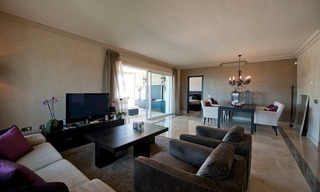 Amplio apartamento de lujo a la venta en campo de golf en la zona de Marbella - Benahavis - Estepona 11