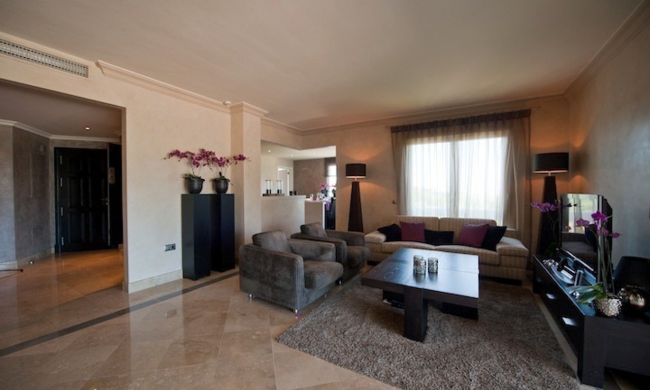Amplio apartamento de lujo a la venta en campo de golf en la zona de Marbella - Benahavis - Estepona 12