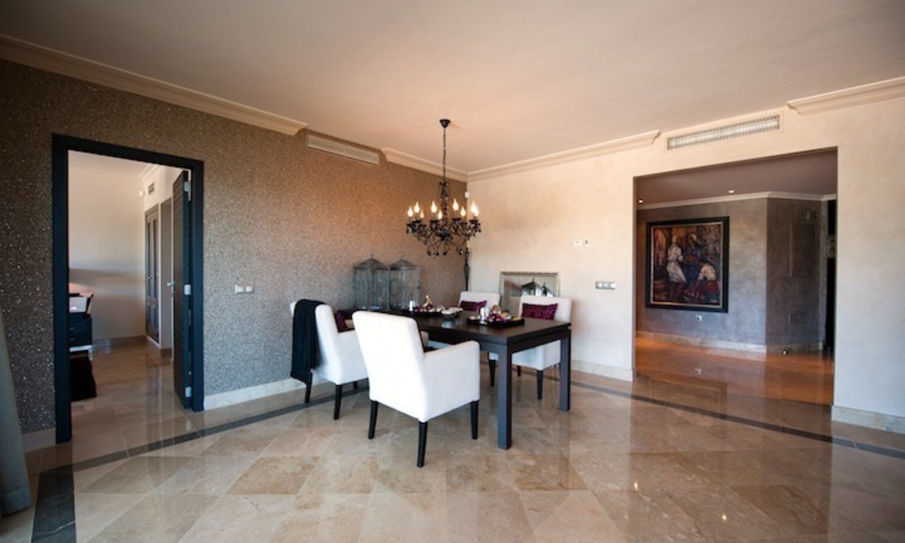 Amplio apartamento de lujo a la venta en campo de golf en la zona de Marbella - Benahavis - Estepona 13