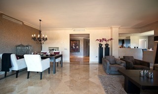 Amplio apartamento de lujo a la venta en campo de golf en la zona de Marbella - Benahavis - Estepona 14