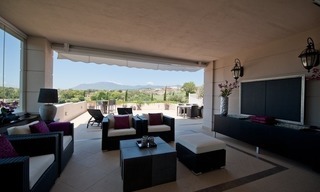 Amplio apartamento de lujo a la venta en campo de golf en la zona de Marbella - Benahavis - Estepona 9