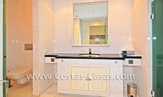 Exclusivo apartamento en primera línea de playa en venta, Estepona – Marbella 31