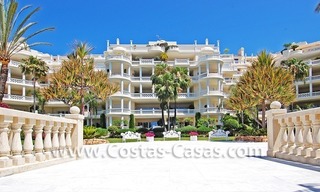 Exclusivo apartamento en primera línea de playa en venta, Estepona – Marbella 3