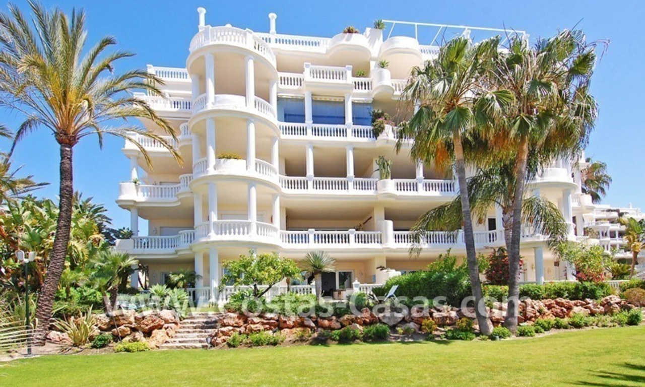 Exclusivo apartamento en primera línea de playa en venta, Estepona – Marbella 10