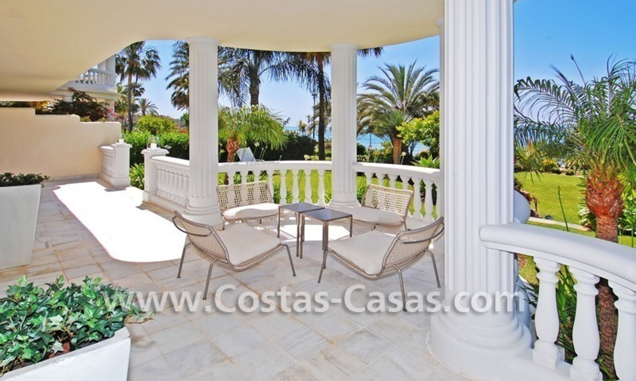Exclusivo apartamento en primera línea de playa en venta, Estepona – Marbella 15