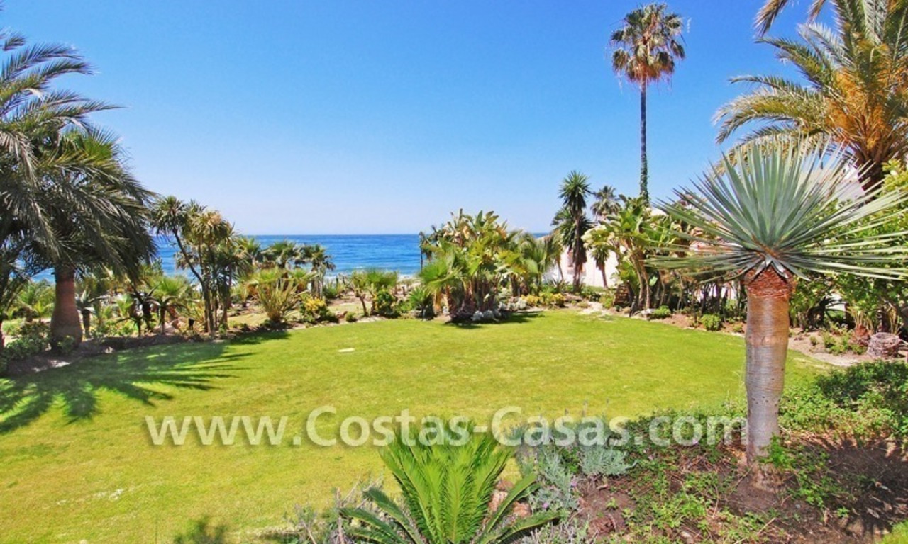 Exclusivo apartamento en primera linea de playa en venta, Nueva Milla de Oro, Marbella - Estepona 2
