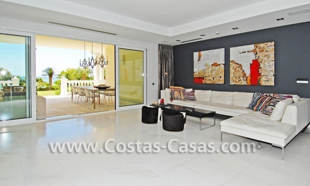 Exclusivo apartamento en primera linea de playa en venta, Nueva Milla de Oro, Marbella - Estepona 11