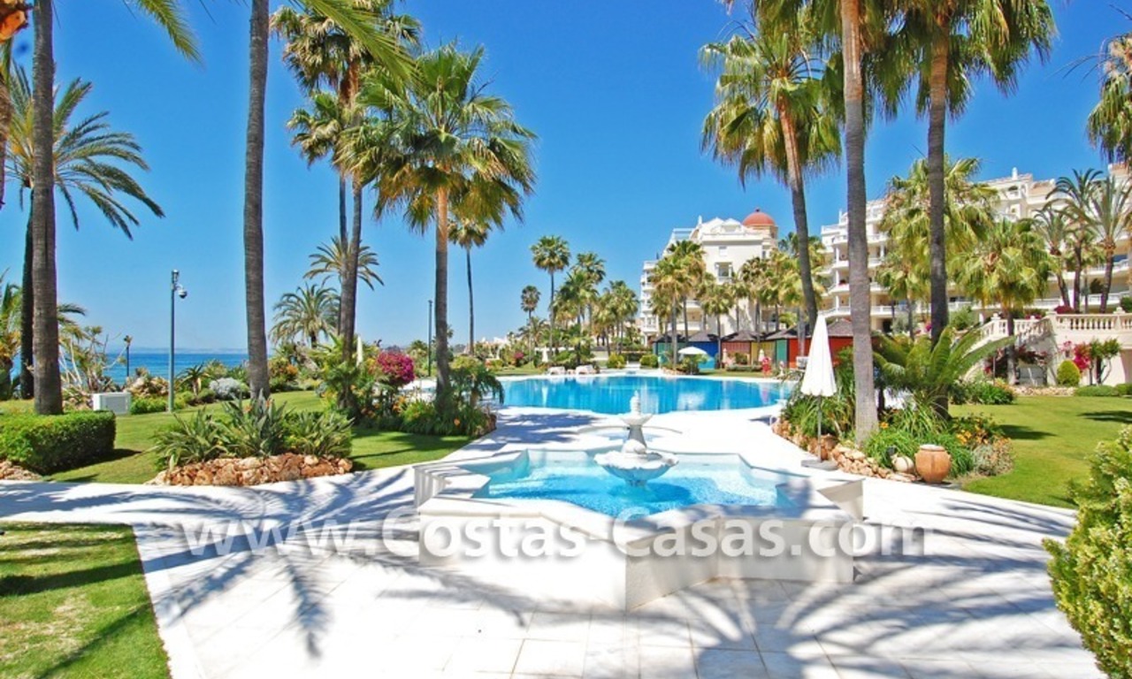 Exclusivo apartamento en primera linea de playa en venta, Nueva Milla de Oro, Marbella - Estepona 24
