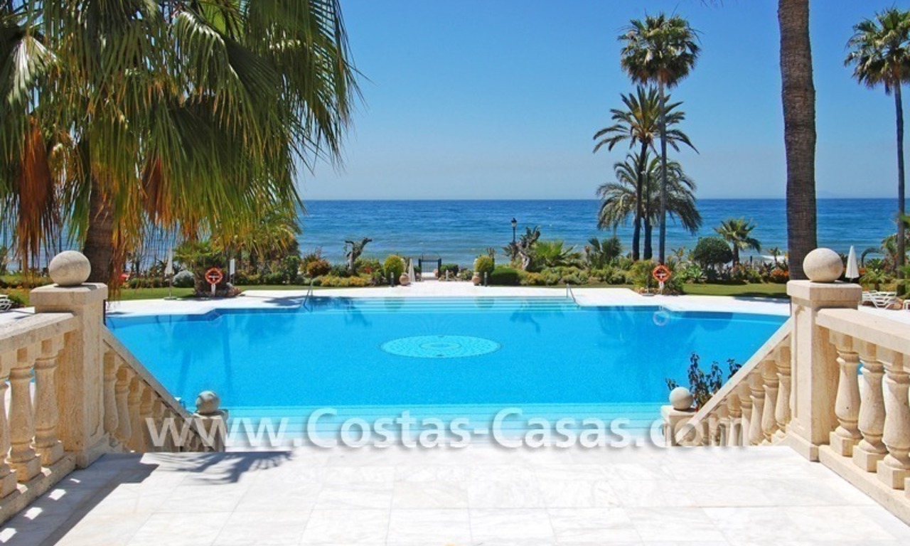 Exclusivo apartamento en primera linea de playa en venta, Nueva Milla de Oro, Marbella - Estepona 28