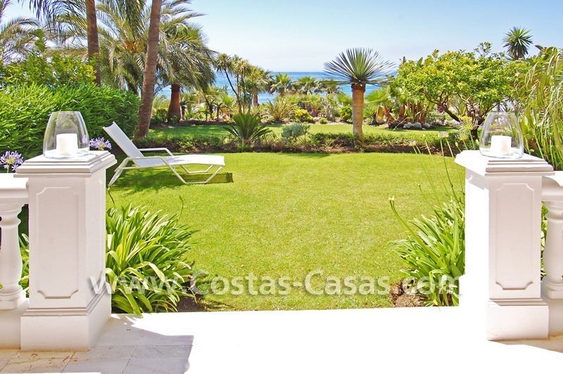 Exclusivo apartamento en primera linea de playa en venta, Nueva Milla de Oro, Marbella - Estepona