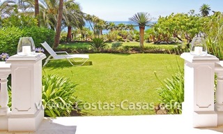 Exclusivo apartamento en primera linea de playa en venta, Nueva Milla de Oro, Marbella - Estepona 0