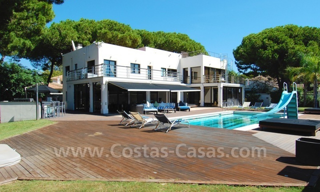 Alquiler vacacional Villa de estilo moderno en primera línea de playa en Marbella 5
