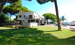 Alquiler vacacional Villa de estilo moderno en primera línea de playa en Marbella 7