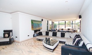 Alquiler vacacional Villa de estilo moderno en primera línea de playa en Marbella 18