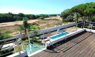 Alquiler vacacional Villa de estilo moderno en primera línea de playa en Marbella 8