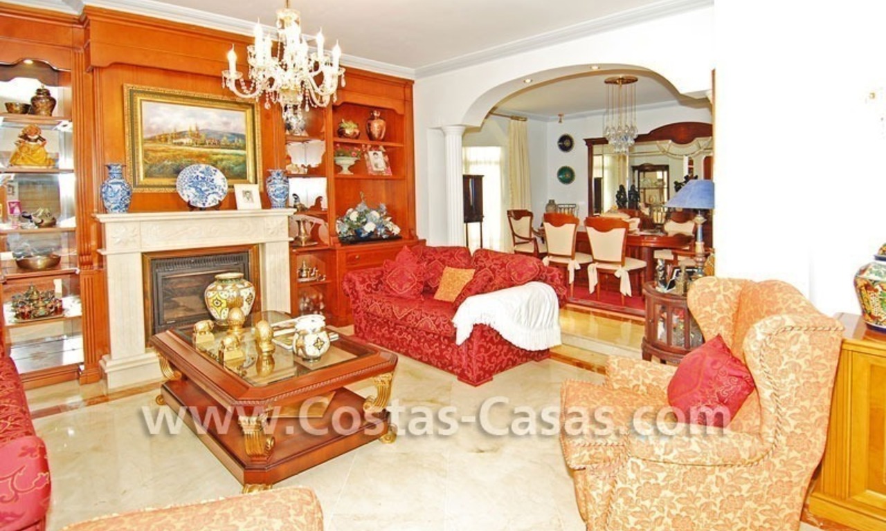 Villa en la playa de estilo moderno andaluz a la venta en Marbella 7