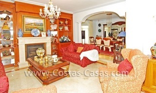 Villa en la playa de estilo moderno andaluz a la venta en Marbella 7