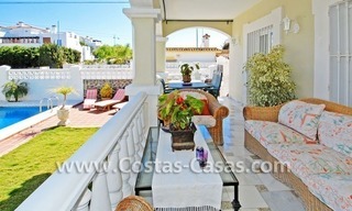Villa en la playa de estilo moderno andaluz a la venta en Marbella 1