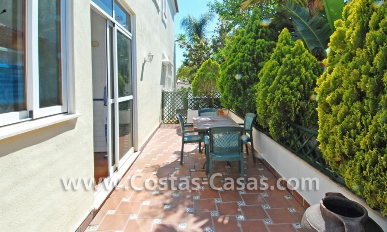 Villa en la playa de estilo moderno andaluz a la venta en Marbella 3