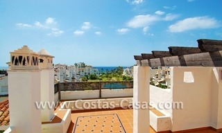 Ático de 4 dormitorios a la venta en complejo en primera línea de playa en Marbella 2