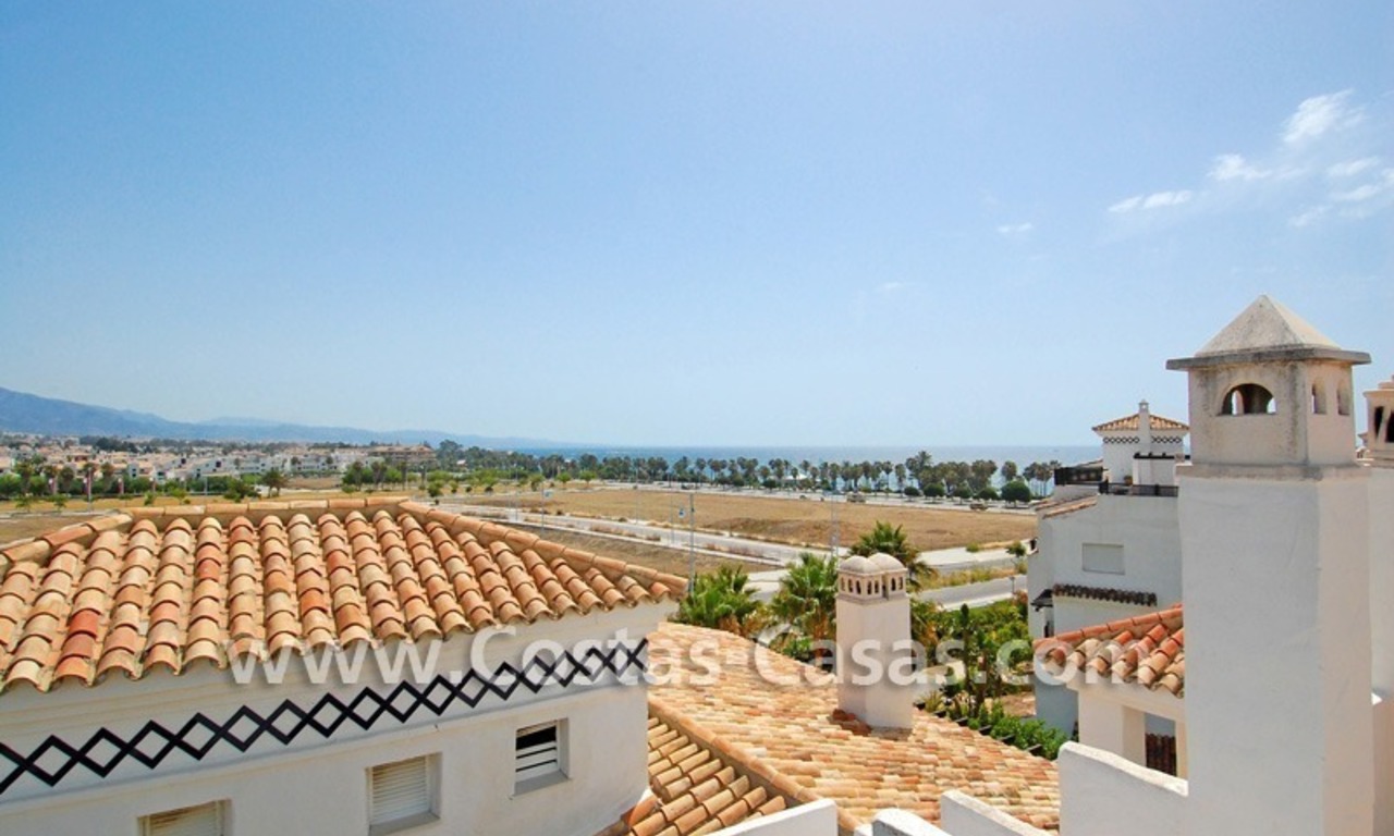Ático de 4 dormitorios a la venta en complejo en primera línea de playa en Marbella 3