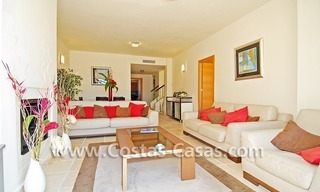Ganga! Apartamento de lujo situado en complejo de golf para comprar, Benahavis - Estepona - Marbella 2