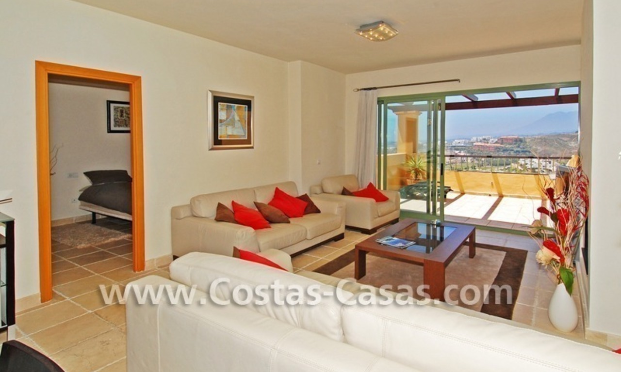 Ganga! Apartamento de lujo situado en complejo de golf para comprar, Benahavis - Estepona - Marbella 4