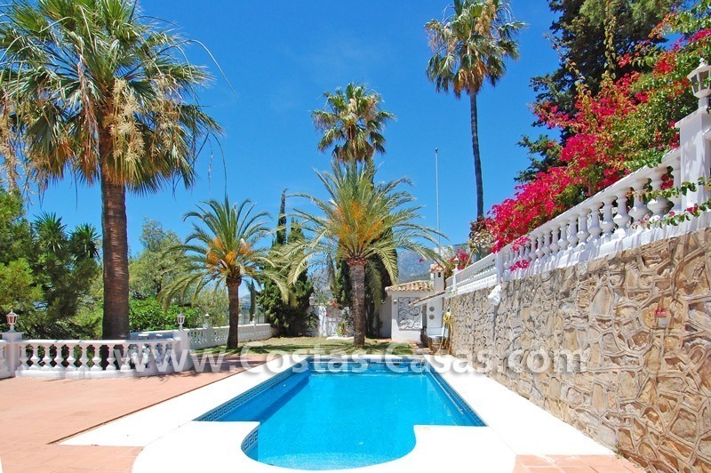 Ganga! Villa de estilo andaluz a la venta en Marbella