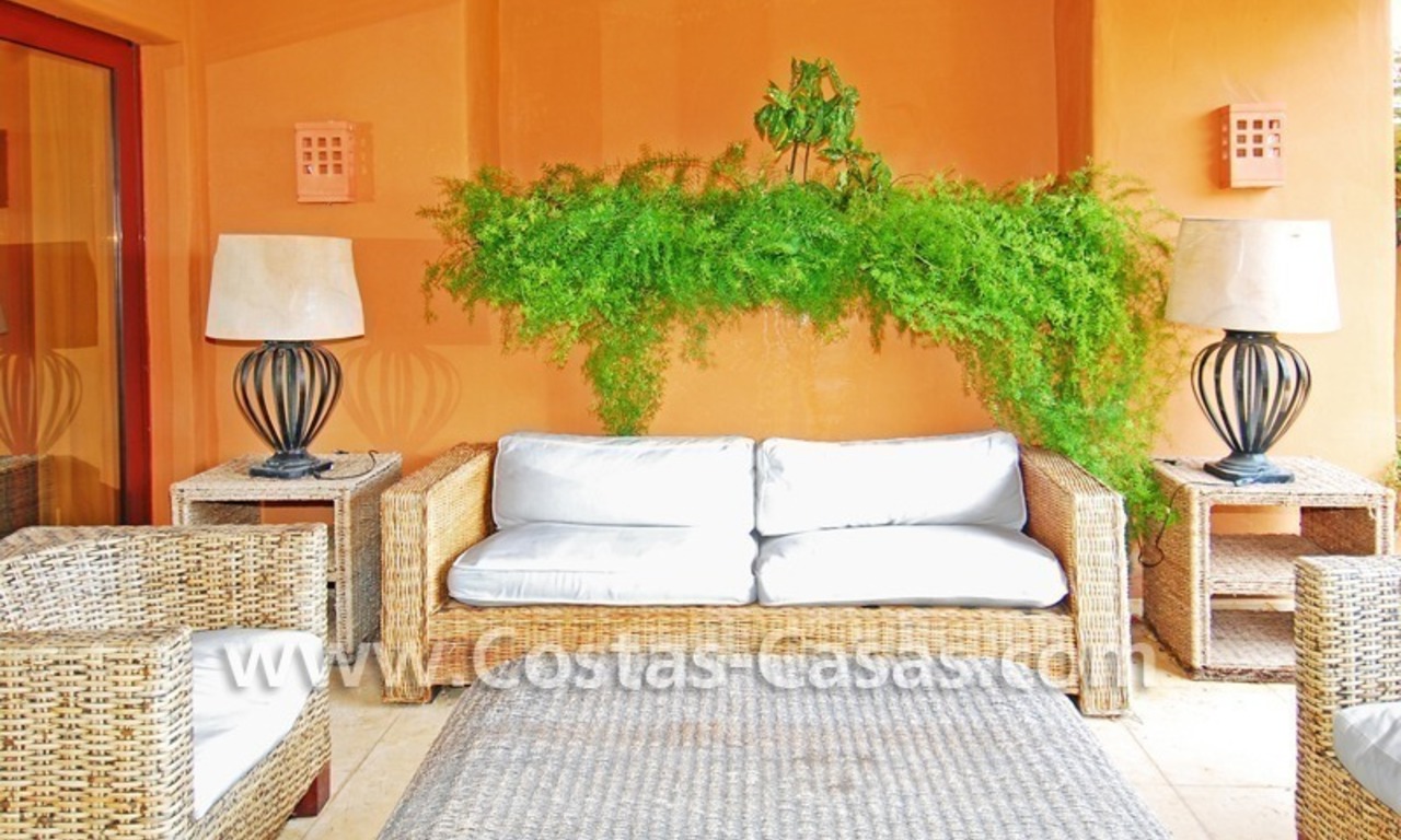 Apartamento de lujo para comprar en complejo en primera línea de playa, La Nueva Milla de Oro, Marbella - Estepona 2