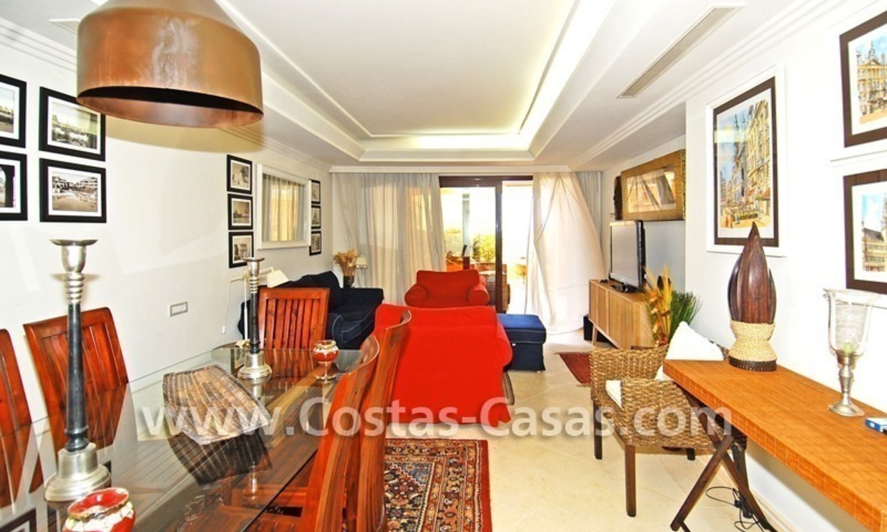 Apartamento de lujo para comprar en complejo en primera línea de playa, La Nueva Milla de Oro, Marbella - Estepona 3