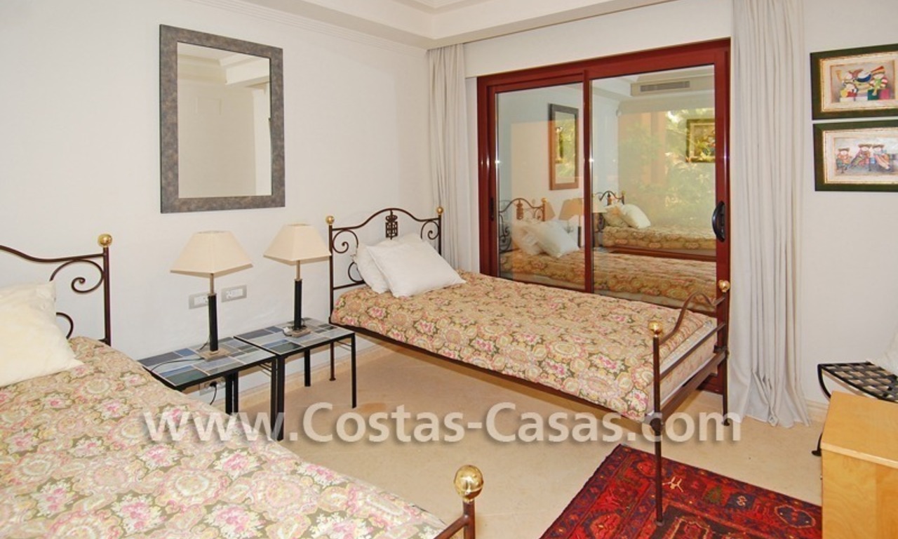 Apartamento de lujo para comprar en complejo en primera línea de playa, La Nueva Milla de Oro, Marbella - Estepona 7