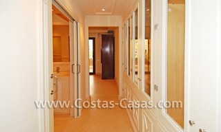 Apartamento de lujo para comprar en complejo en primera línea de playa, La Nueva Milla de Oro, Marbella - Estepona 8