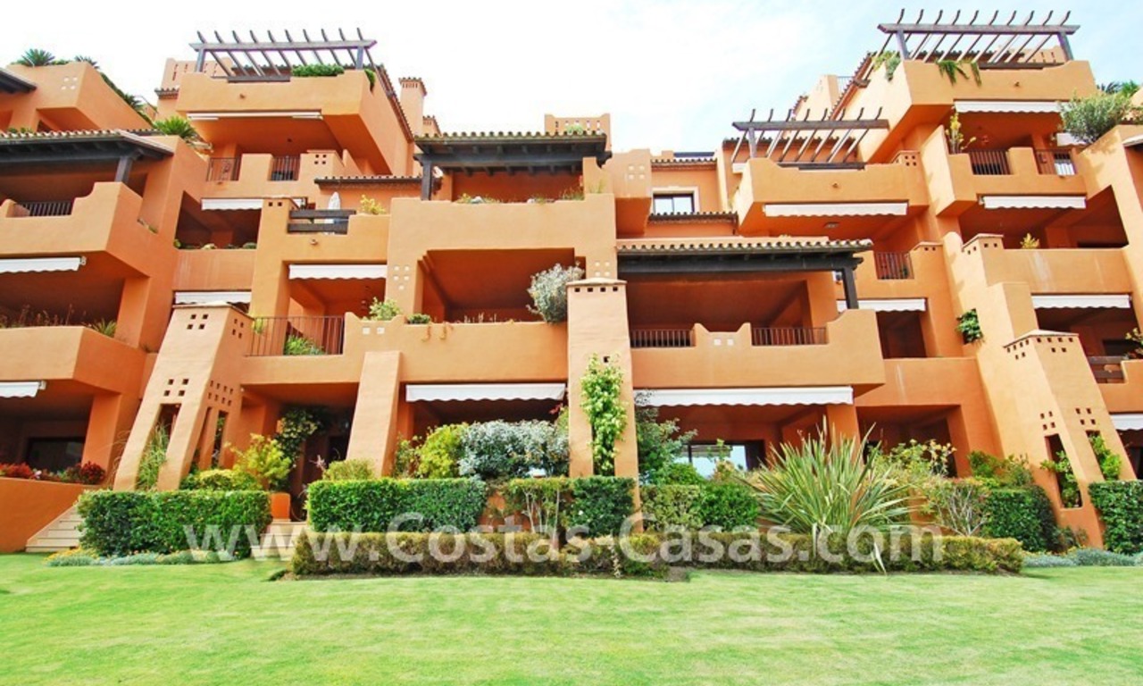 Apartamento de lujo para comprar en complejo en primera línea de playa, La Nueva Milla de Oro, Marbella - Estepona 11