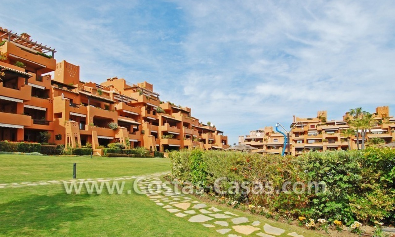 Apartamento de lujo para comprar en complejo en primera línea de playa, La Nueva Milla de Oro, Marbella - Estepona 12