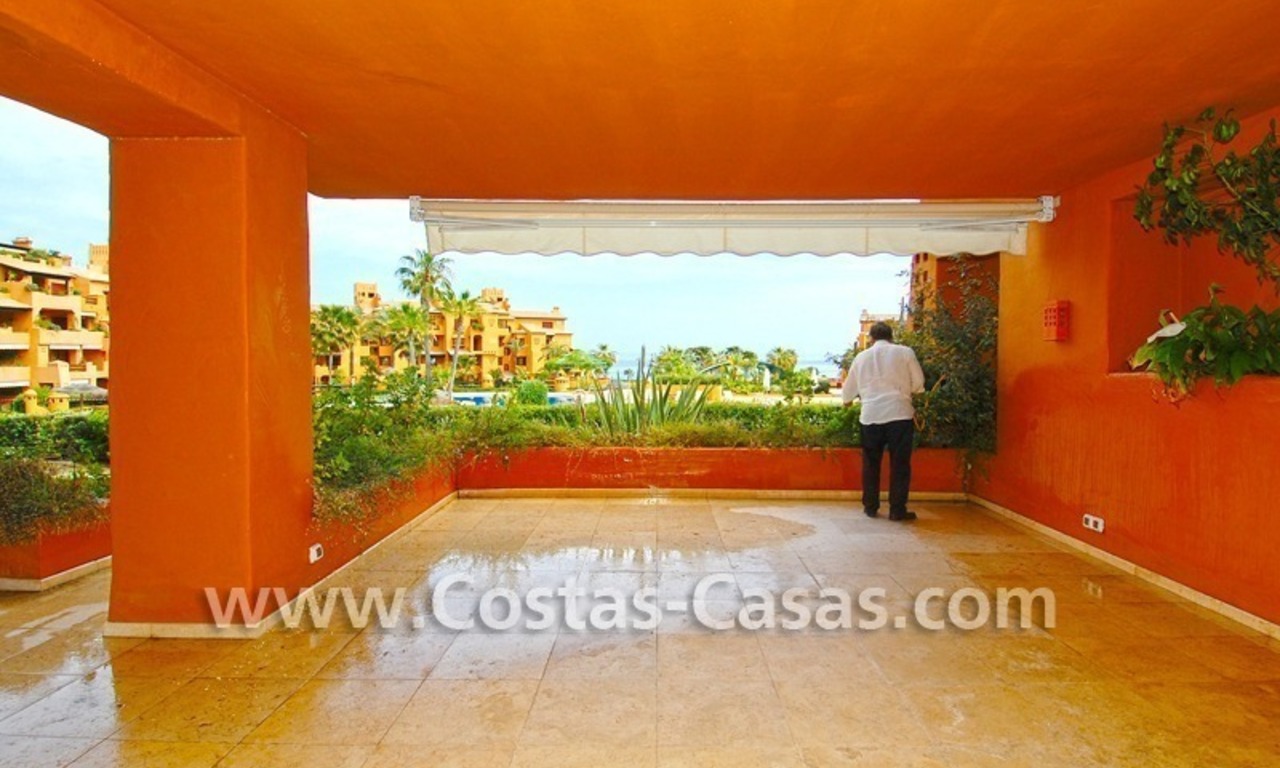 Apartamento de lujo para comprar en complejo frontal al mar en La Nueva Milla de Oro,entre Marbella y Estepona 1