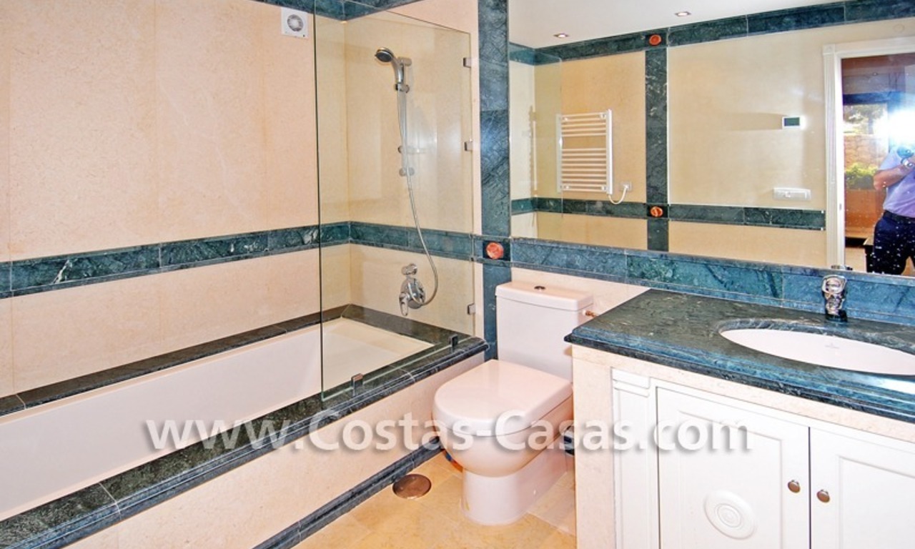 Apartamento de lujo para comprar en complejo frontal al mar en La Nueva Milla de Oro,entre Marbella y Estepona 8