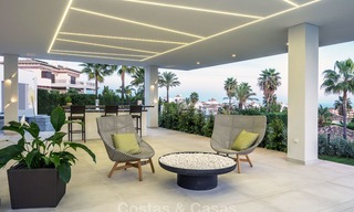 Nuevos villas modernas de diseño de lujo en venta, Marbella - Benahavis, con vistas al golf y mar 7058 