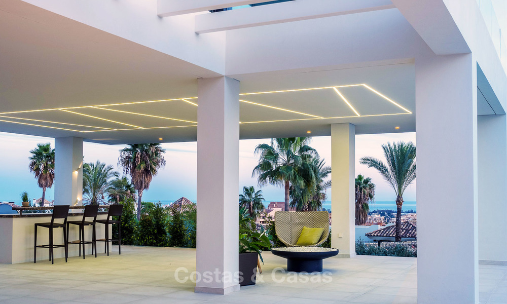 Nuevos villas modernas de diseño de lujo en venta, Marbella - Benahavis, con vistas al golf y mar 7060