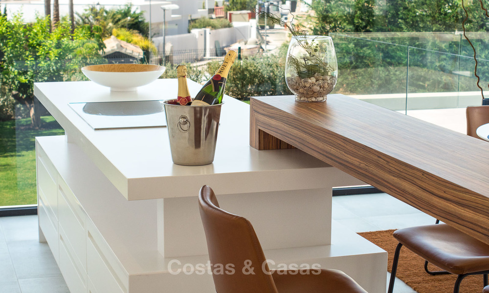 Nuevos villas modernas de diseño de lujo en venta, Marbella - Benahavis, con vistas al golf y mar 7067