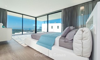 Nuevos villas modernas de diseño de lujo en venta, Marbella - Benahavis, con vistas al golf y mar 7068 