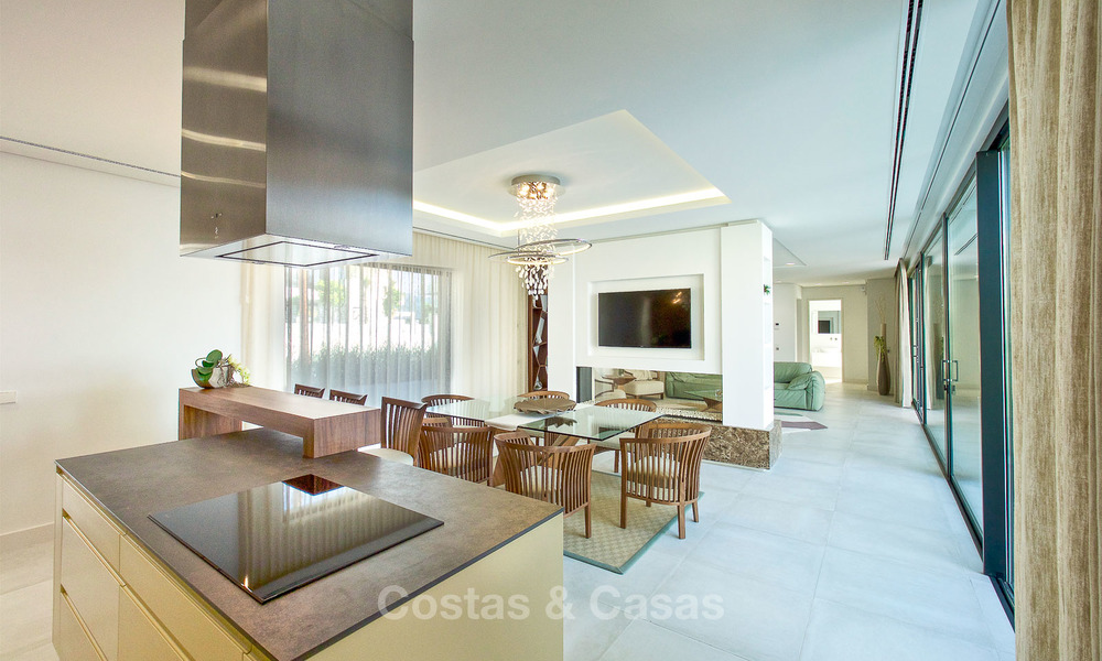 Nuevos villas modernas de diseño de lujo en venta, Marbella - Benahavis, con vistas al golf y mar 7069