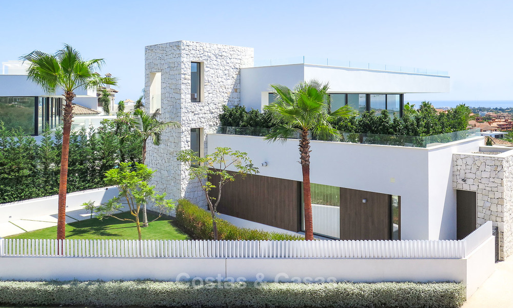 Nuevos villas modernas de diseño de lujo en venta, Marbella - Benahavis, con vistas al golf y mar 7059