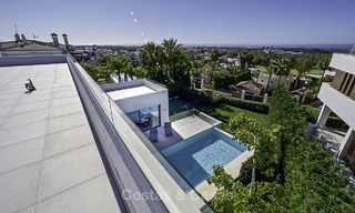 Nuevos villas modernas de diseño de lujo en venta, Marbella - Benahavis, con vistas al golf y mar 13540 