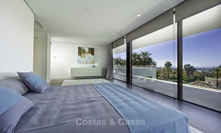 Nuevos villas modernas de diseño de lujo en venta, Marbella - Benahavis, con vistas al golf y mar 13541 