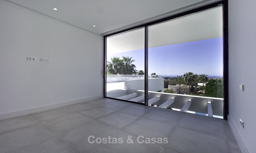 Nuevos villas modernas de diseño de lujo en venta, Marbella - Benahavis, con vistas al golf y mar 13544