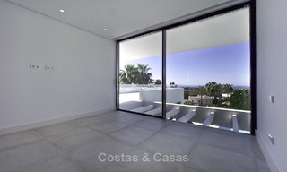 Nuevos villas modernas de diseño de lujo en venta, Marbella - Benahavis, con vistas al golf y mar 13544 