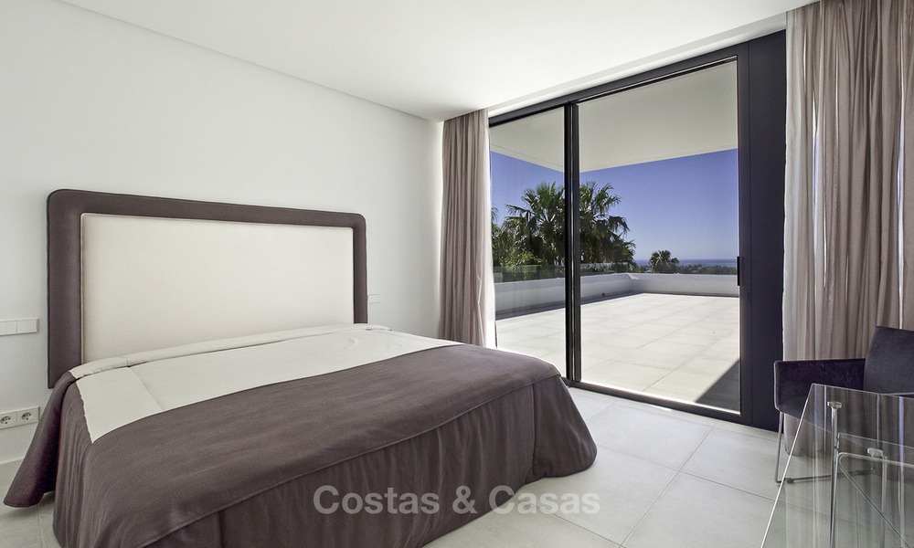 Nuevos villas modernas de diseño de lujo en venta, Marbella - Benahavis, con vistas al golf y mar 13546