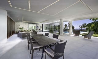 Nuevos villas modernas de diseño de lujo en venta, Marbella - Benahavis, con vistas al golf y mar 13550 