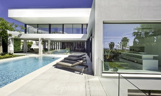 Nuevos villas modernas de diseño de lujo en venta, Marbella - Benahavis, con vistas al golf y mar 13551 